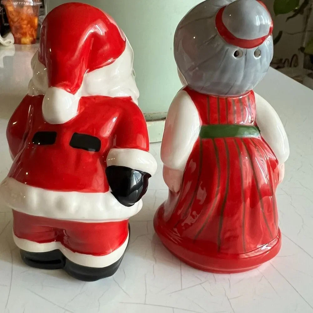 Ceramic Multicolor Santa And Mrs Claus Kissing Salt & Pepper Shaker Set